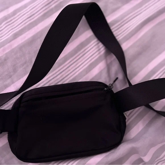 lululemon athletica everywhere beltbag 1L - Picture 2 of 3